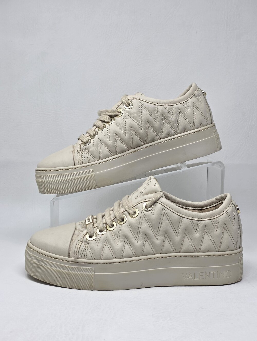 Valentino by Mario Valentino Women's Sneakers Size 6.5 Pre-owned - Picture 3 of 12